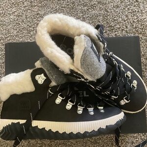 Sorel hiking boot Size 6